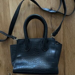 Black Crocodile-Embossed Women's crossbody bag